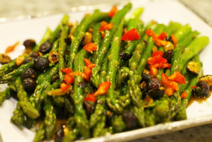 asparagus-with-hazelnuts