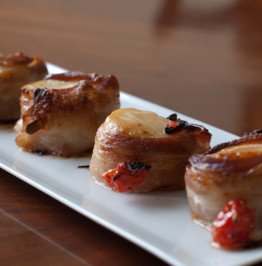 plated-scallops-wrapped-in-bacon