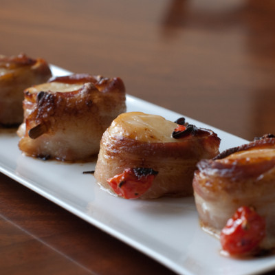 plated-scallops-wrapped-in-bacon