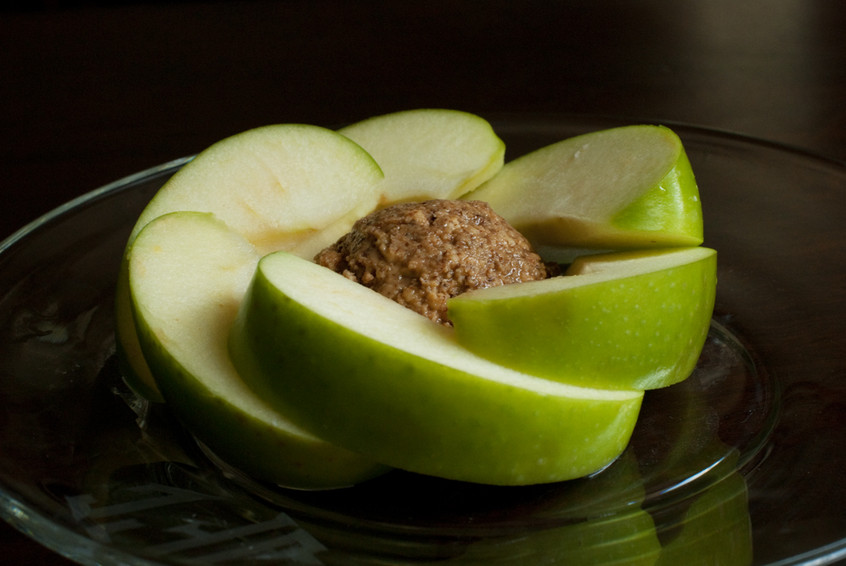 Back To Organic – Green Apple Slices with Almond Butter