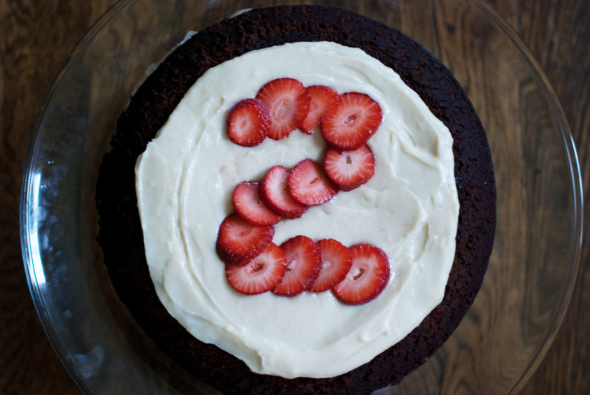 chocolate-cake-with-strawberry-2