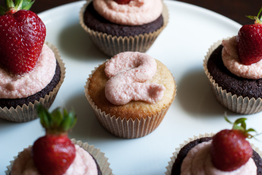 cupcakes-with-strawberry-cream-2