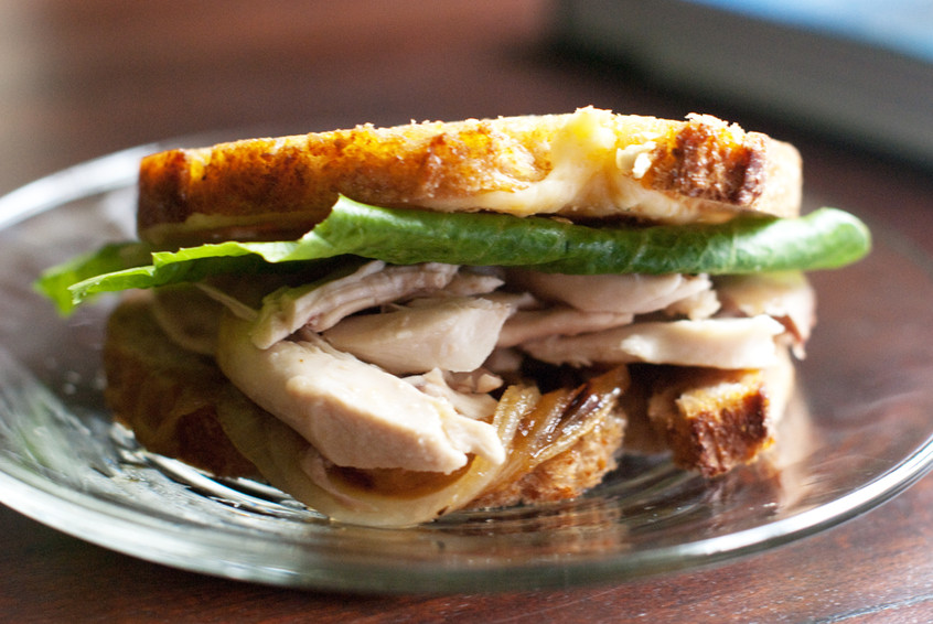 gruyere-chicken-melt-plated