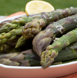 steamed-asparagus