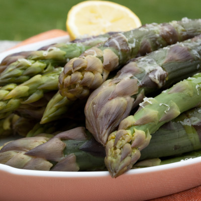 steamed-asparagus