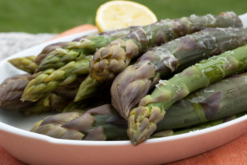 steamed-asparagus