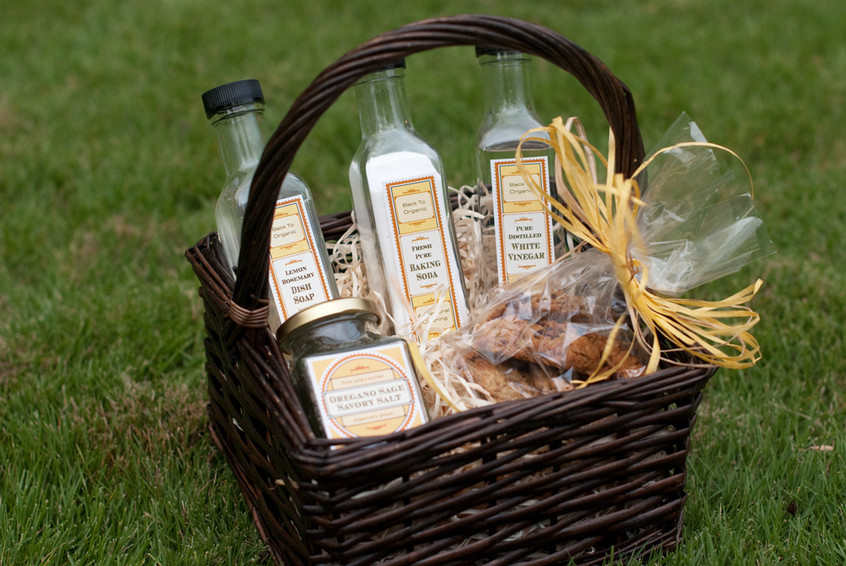 trio-cleaning,-oregano-salt-and-cookie-basket