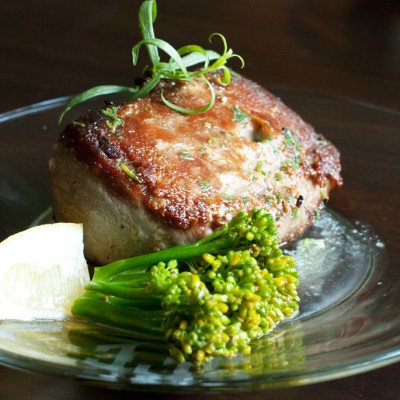 tuna-with-tarragon-butter-plated-with-broccoli