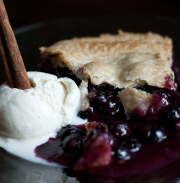 blueberry-pie-with-ice-cream