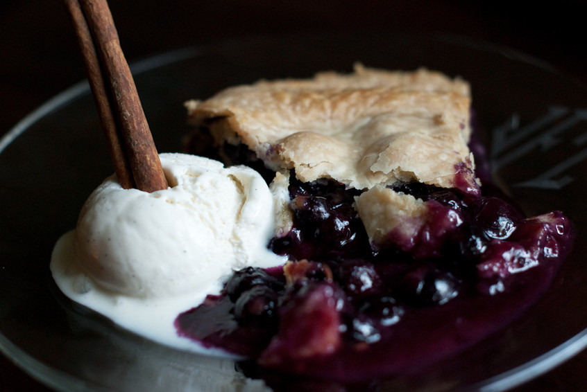 blueberry-pie-with-ice-cream