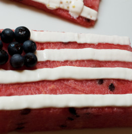 Watermelon-Cookie-with-Greek-Yogurt-and-Blueberry