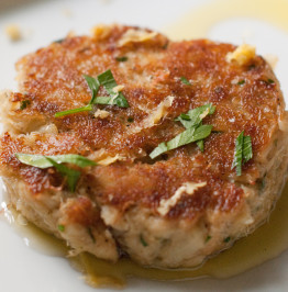 plated-crab-cake-with-parsley