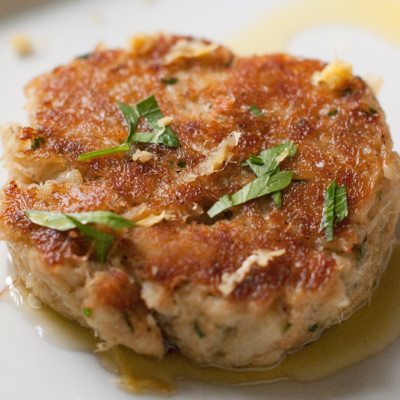 plated-crab-cake-with-parsley