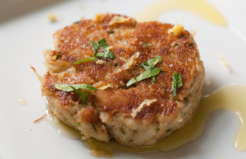 plated-crab-cake-with-parsley