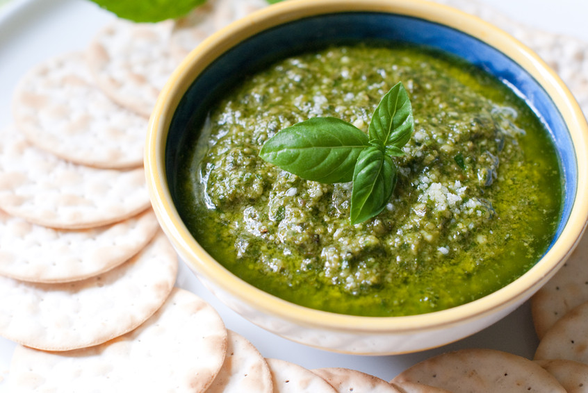 basil-pesto-and-crackers