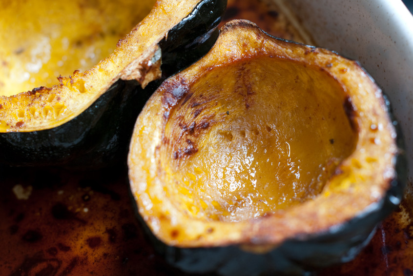 roasted-acron-squash-in-the-pan