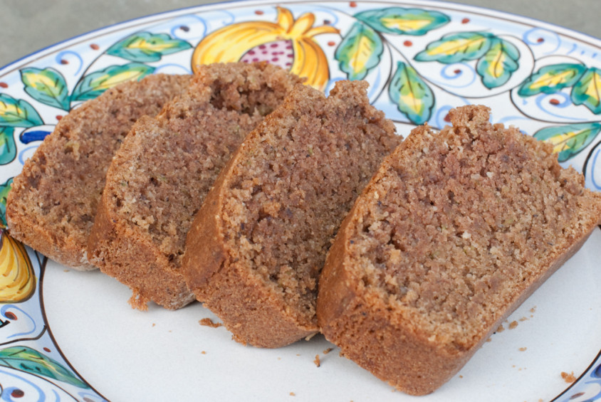 zucchini-bread-sliced-on-deruta