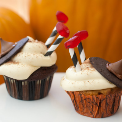 witches-stuck-in-icing-cupcakes