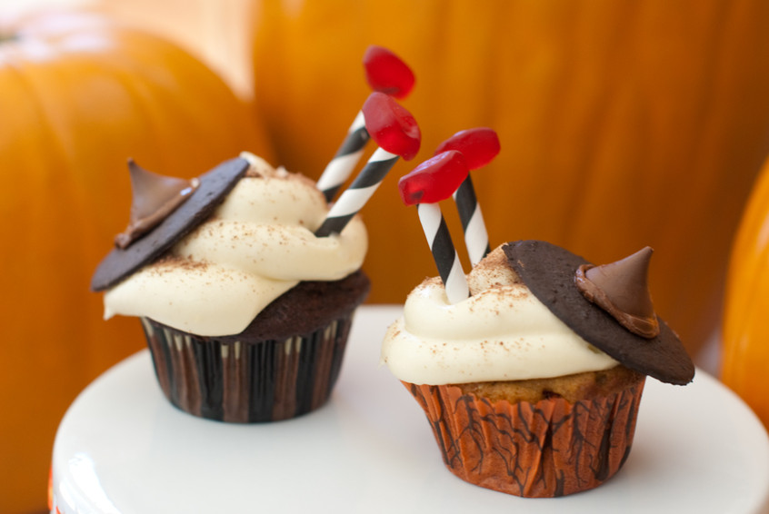 witches-stuck-in-icing-cupcakes