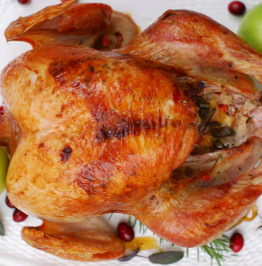 roasted-turkey-with-cranberries,-herbs-and-apples-as-garnish