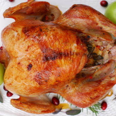 roasted-turkey-with-cranberries,-herbs-and-apples-as-garnish