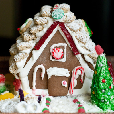 front-of-gingerbread-house
