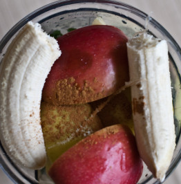 banana,-apple,-cinnamon,-and-all-sorts-of-other-healthy-foods-for-your-smoothie