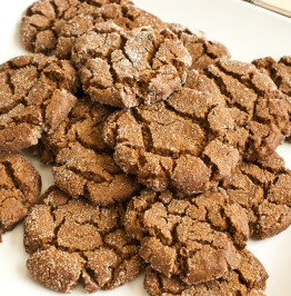 eggless-molasses-cookies-plated
