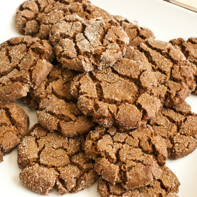 eggless-molasses-cookies-plated