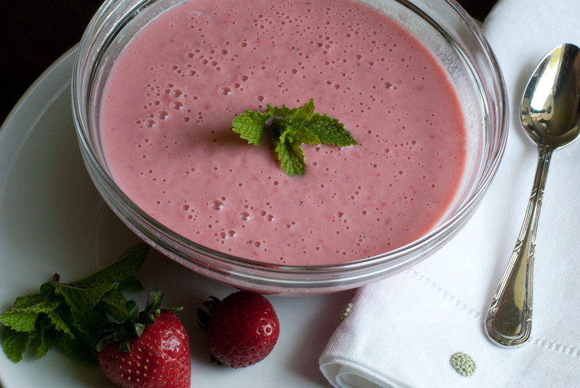strawberry-soup-with-fresh-mint-and-strawberries