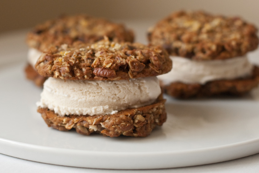 Cinnamon-Ice-Cream-Sandwiched-between-two-chocolate-pecan-oatmeal-cookies