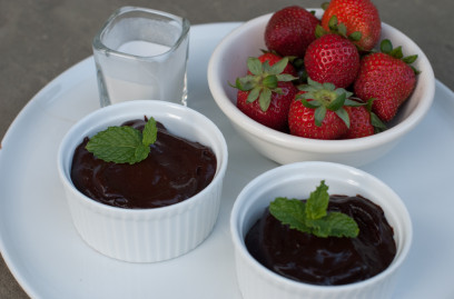 chocolate-pudding-with-strawberries-and-coconut-milk