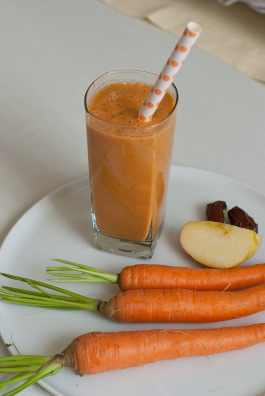 carrot-cake-smoothie-with-ingredients