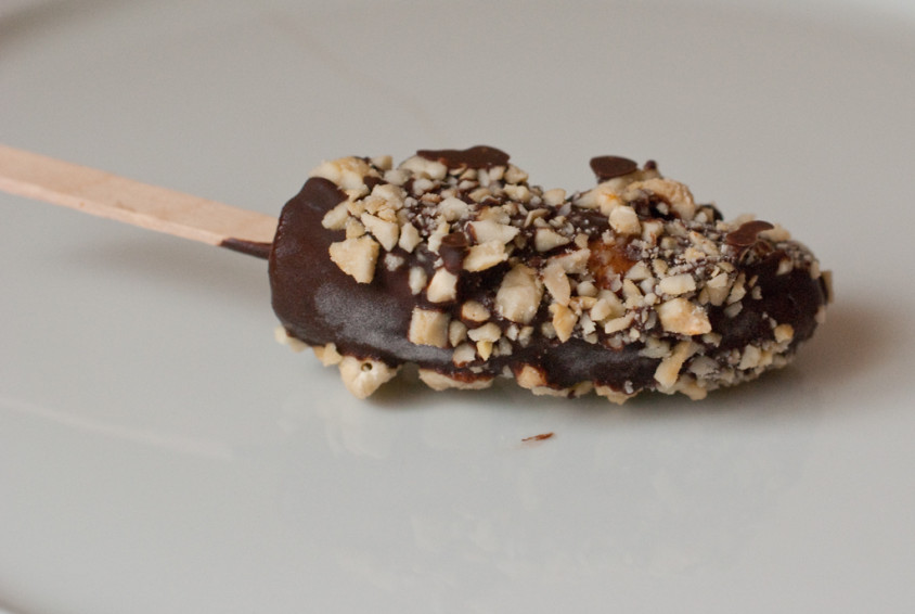 frozen-chocolate-covered-bananas-with-chopped-nuts