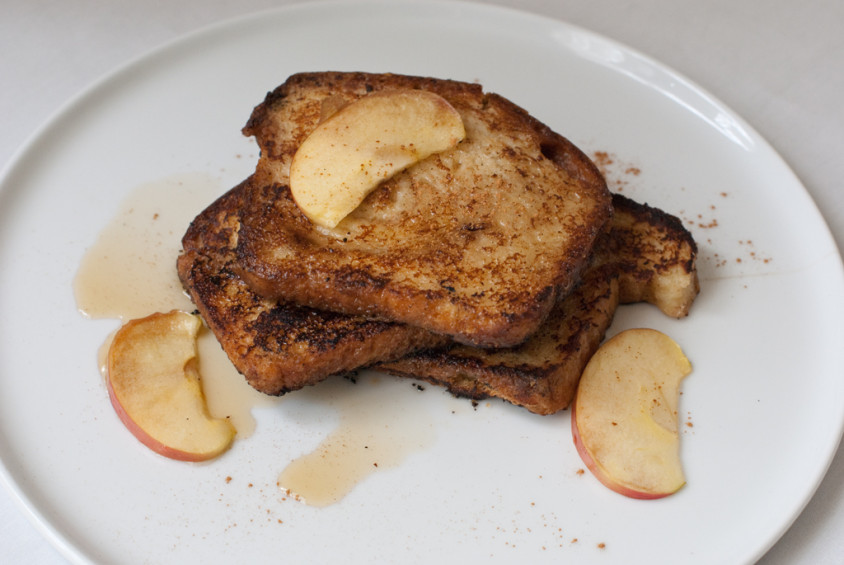 eggless-french-toast-with-apples-simmered-in-maple-syrup