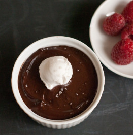 chocolate-avocado-pudding-with-raspberries