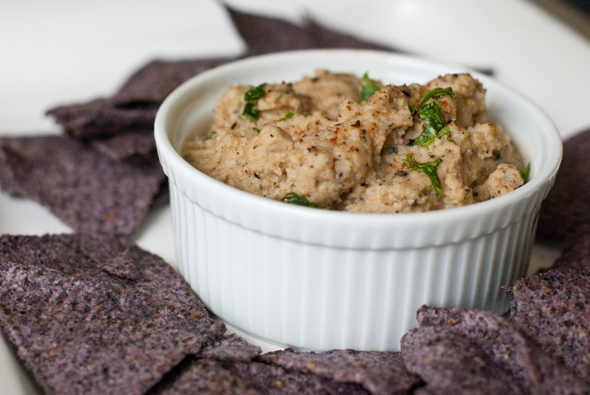 Black-eyed-pea-and-roasted-garlic-dip-with-blue-corn-chips