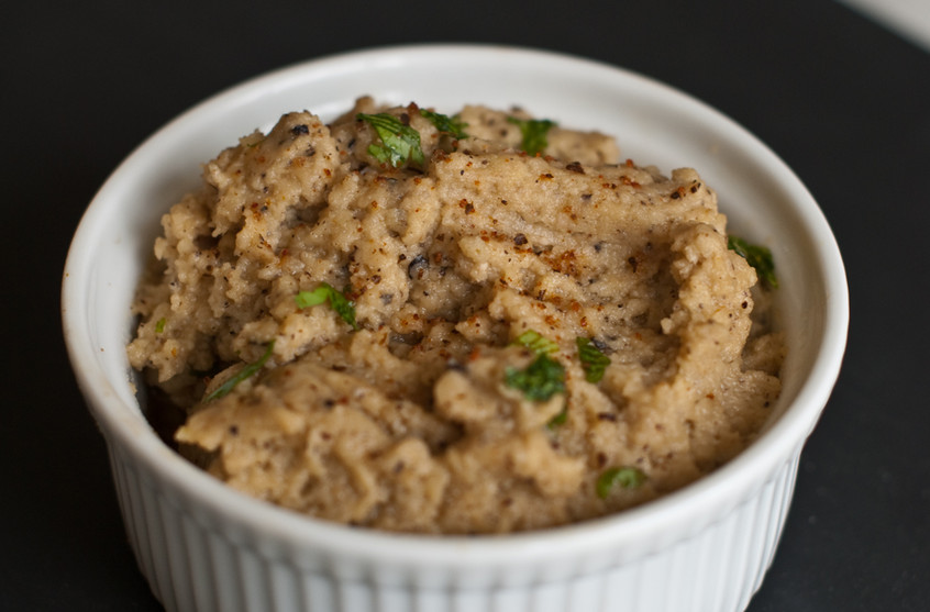 black-eyed-pea-and-roasted-garlic-hummus-with-Back-to-Organic-Chipotle-Himalayan-Salt