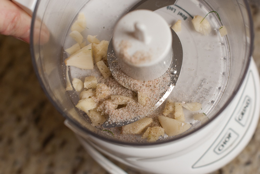 mincing-garlic-with-Back-to-Organic-Bloody-Mary-Himalayan-salt
