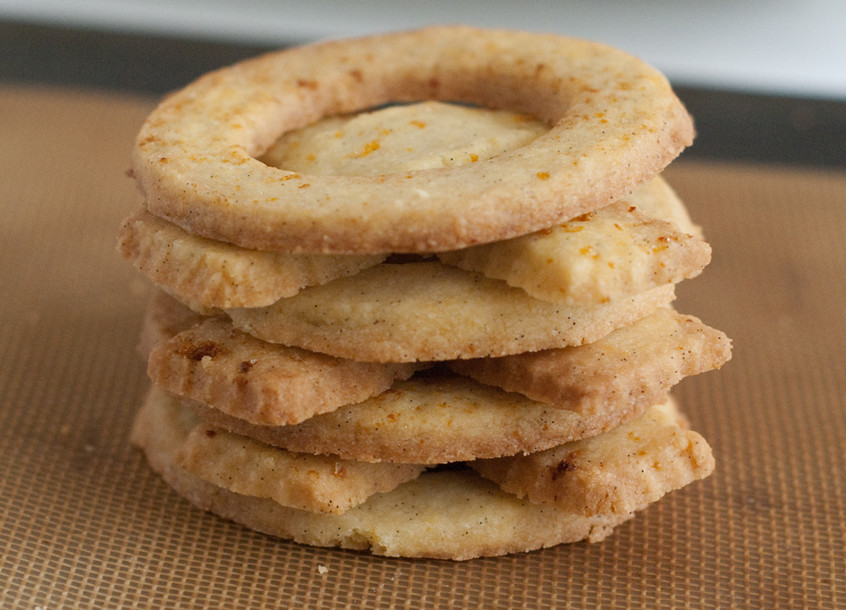 Orange-Zest-Shortbread-in-X-and-O-shapes