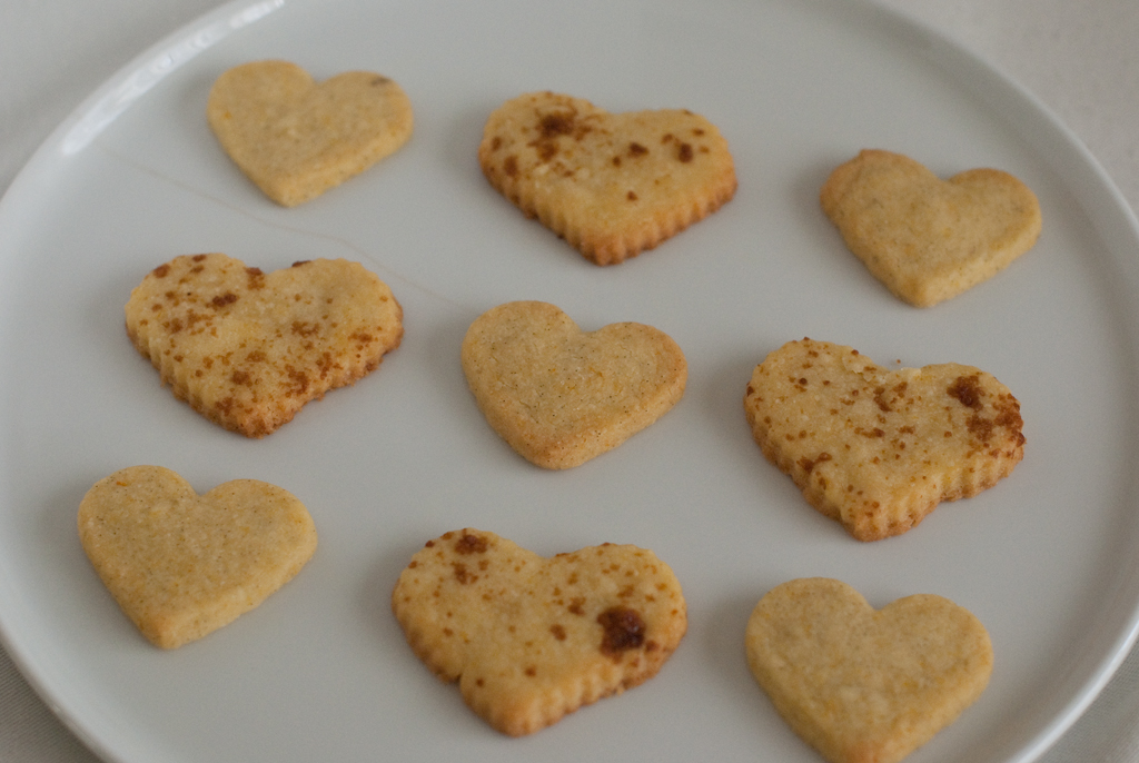 https://www.backtoorganic.com/wp-content/uploads/2014/02/heart-shaped-orange-zest-sugar-shortbread-cookies-and-some-have-coconut-sugar-sprinkled-on-top.jpg