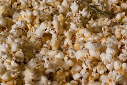 popcorn-tossed-in-rosemary-sea-salt-caramel-ready-to-be-baked