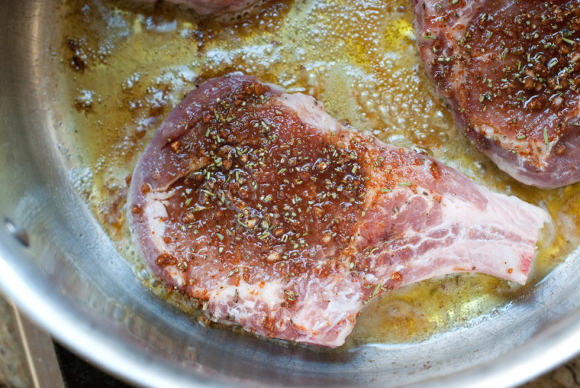 pan-searing-a-pork-chop