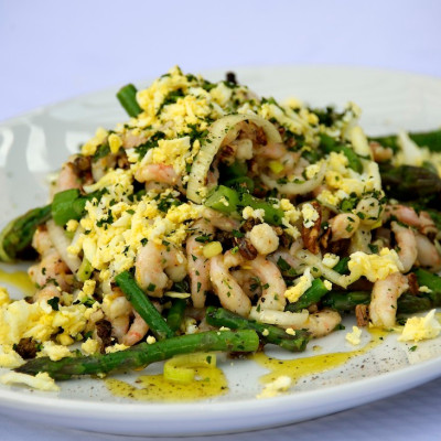 Spring-Asparagus-Salad-with-shrimp,-Toasted-pecans,-leeks,-chopped-egg