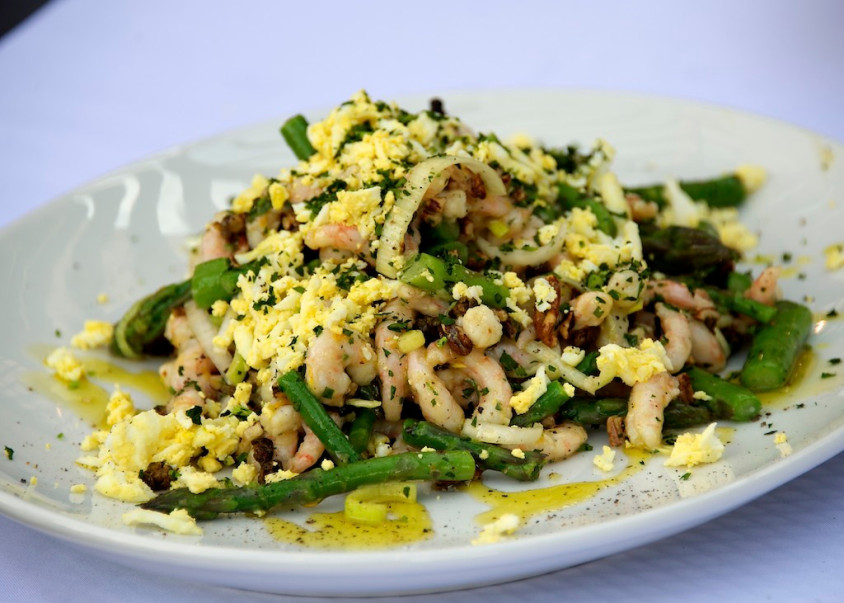 Spring-Asparagus-Salad-with-shrimp,-Toasted-pecans,-leeks,-chopped-egg