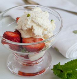 Strawberries-Bubba-Watson-with-Light-Cream-and-fresh-mint-in-Handblown-glass