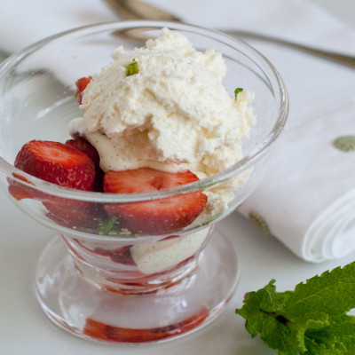 Strawberries-Bubba-Watson-with-Light-Cream-and-fresh-mint-in-Handblown-glass