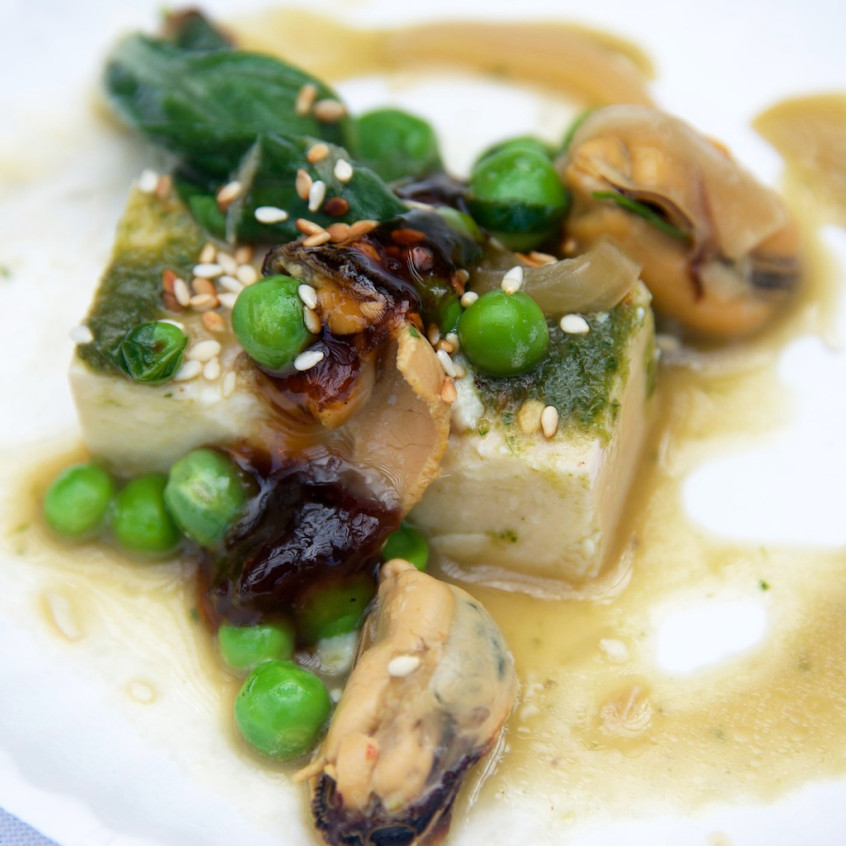 Soy-Mussels,-Spring-Peas,-basil-marinated-tofu