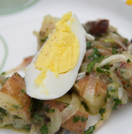 Red-skinned-potato-and-Torpedo-Onion-salad-with-a-perfectly-hard-boiled-egg