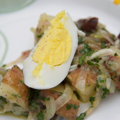 Red-skinned-potato-and-Torpedo-Onion-salad-with-a-perfectly-hard-boiled-egg